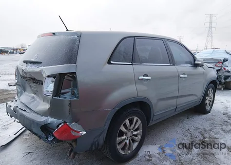 2011 Kia Sorento Lx z USA, uszkodzony, nr VIN 5XYKTCA13BG073322